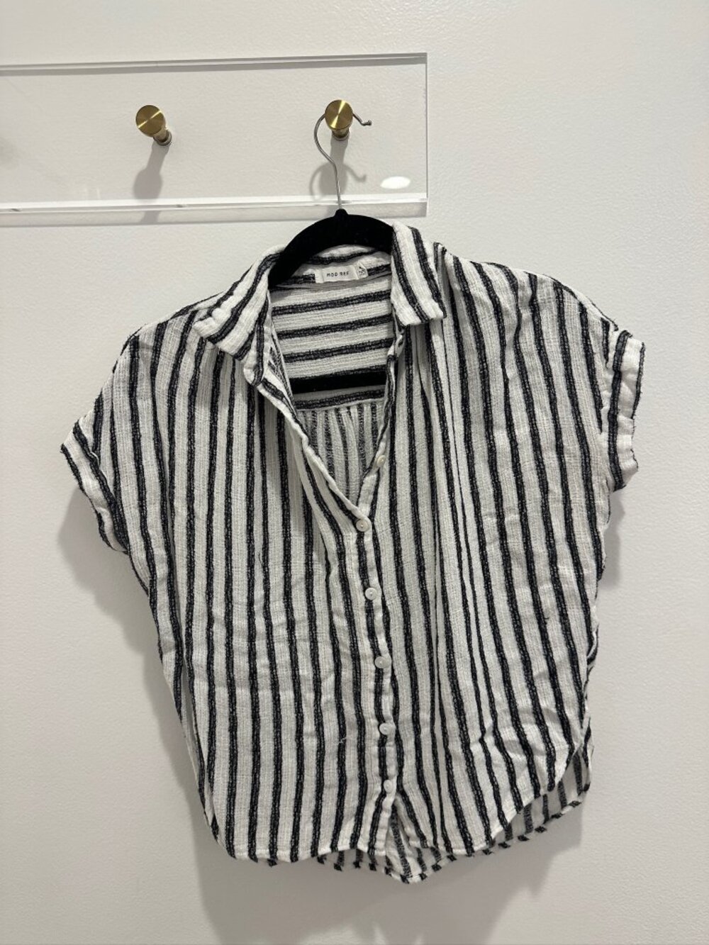 Mod Ref White and Black Stripped Button Down